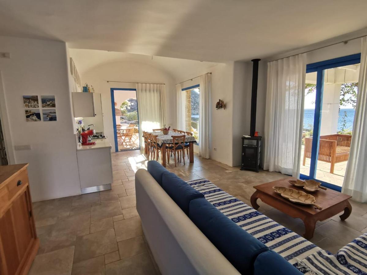 Villa Bravo Karpathos Bagian luar foto